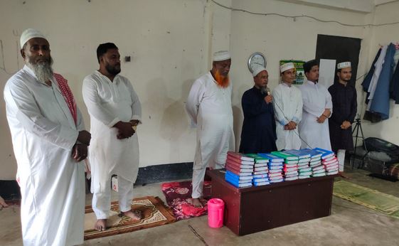 ঘনিয়া ছাইদিয়া এতিমখানায় কোরআন শরীফ বিতরণ