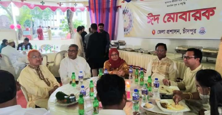 জেলা প্রশাসক অঞ্জনা খান মজলিশের ঈদ শুভেচ্ছা বিনিময়
