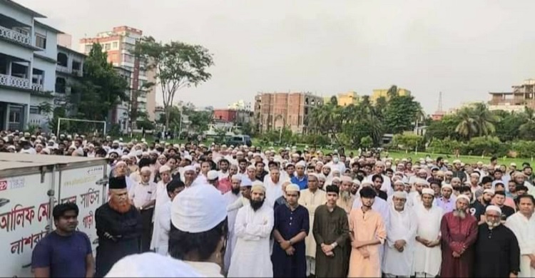 কবির বকুলের মায়ের জানাজা ও দাফন সম্পন্ন