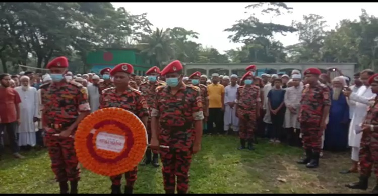 কচুয়ায় সীতাকুন্ডে নিহত ফায়ার লিডার এমরান হোসেনের দাফন সম্পন্ন