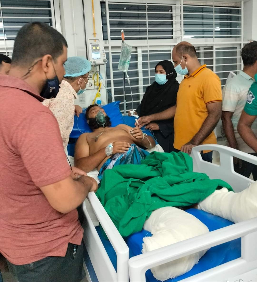 সীতাকুণ্ডে অগ্নিকাণ্ডের ঘটনায় মতলব উত্তরের পুলিশ সদস্য কামরুল দগ্ধ