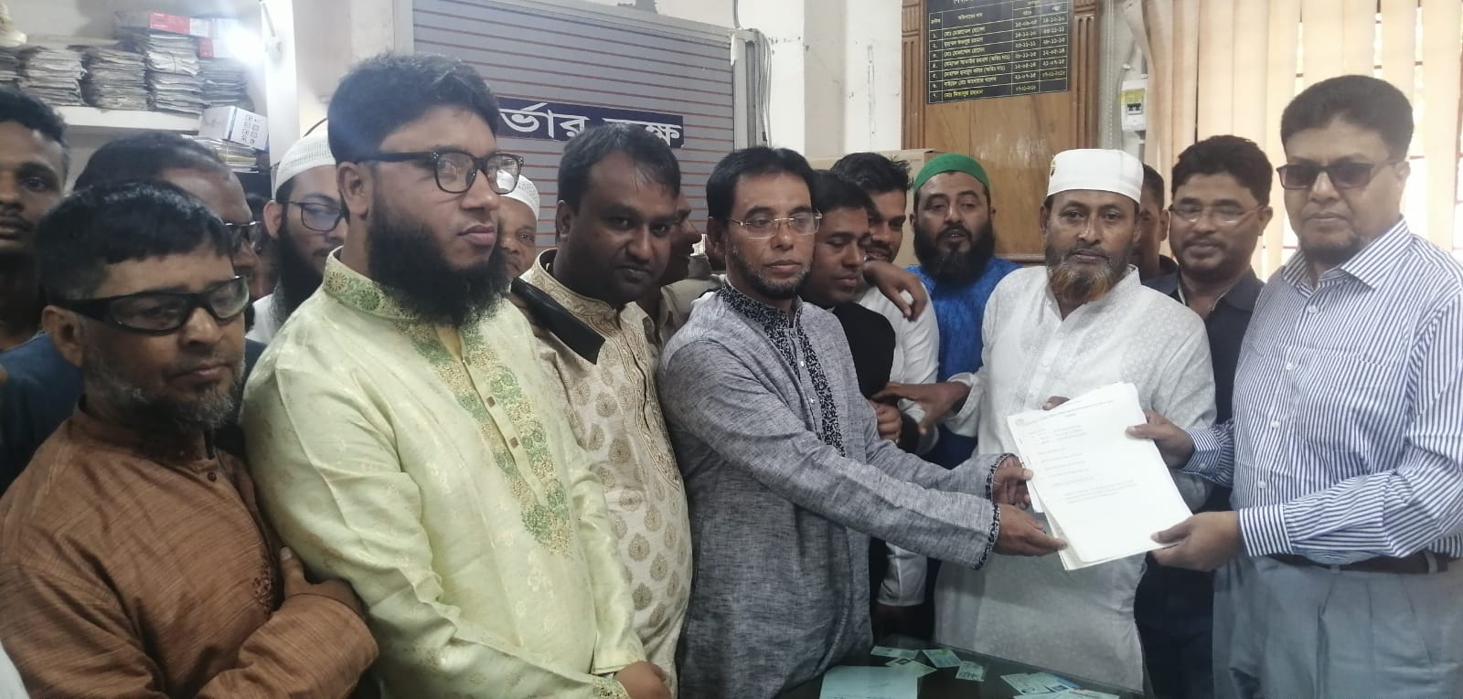 ফরিদগঞ্জে পাইকপাড়া দক্ষিণ ইউপির আওয়ামী লীগ প্রার্থীর মনোনয়নপত্র জমা
