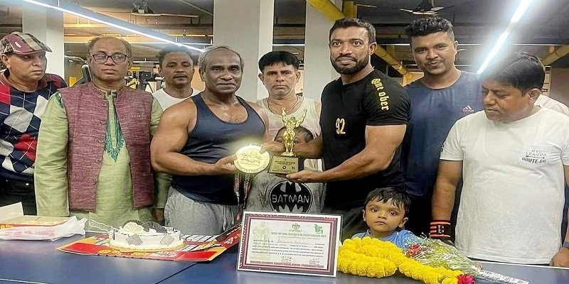 ড্রিম জিম এন্ড ওয়েলনেস সেন্টারের পক্ষ থেকে স্বর্ণ ৎপদক জয়ী সহিদ রহমানকে সংবর্ধনা