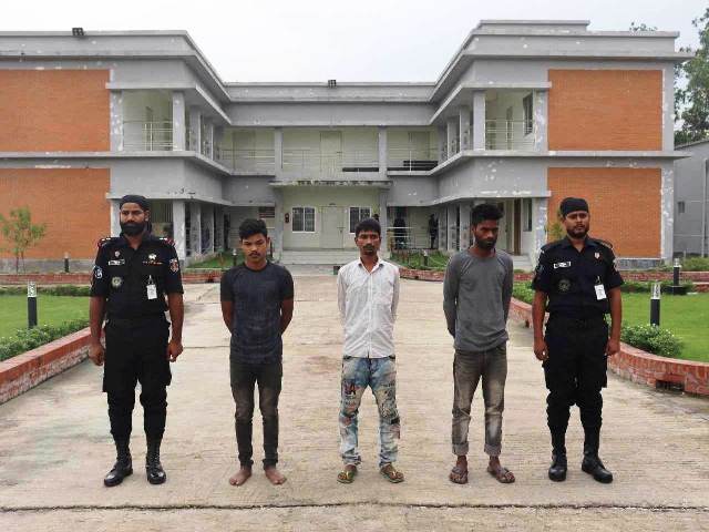 লৌহজংয়ে অটো চালক হত্যার ৩ আসামিকে গ্রেফতার করেছে র্যাব-১০