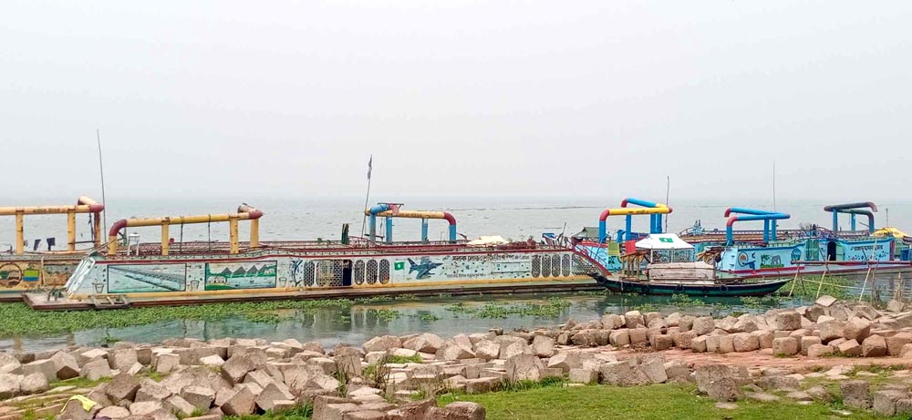হাইমচরে নদী রক্ষা বাঁধ চরম হুমকিতে পড়ার আশঙ্কা