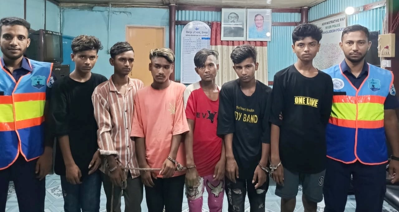 চাঁদপুরে নৌপুলিশের অভিযানে ২৪ ঘণ্টায় জেলেসহ গ্রেপ্তার ২২
