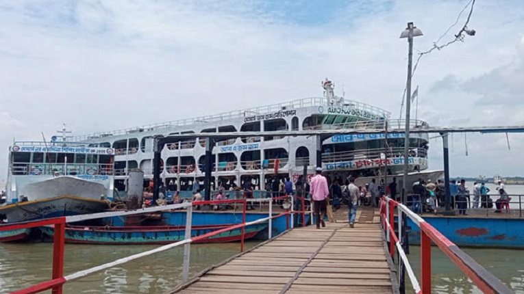 ঢাকা-চাঁদপুর লঞ্চ : মুহূর্তেই ১৯০ টাকার ভাড়া ৫০ টাকা