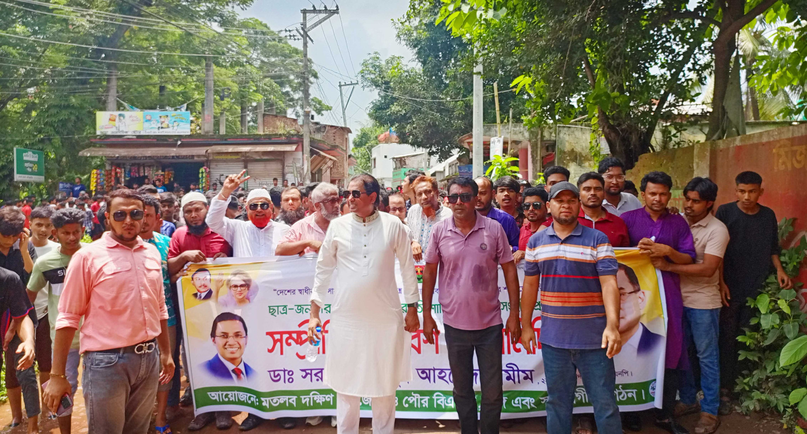 সরকারকে বিতর্কিত করার জন্য অনেকেই সাম্প্রদায়িক সম্প্রীতি নষ্ট করার কাজে লিপ্ত