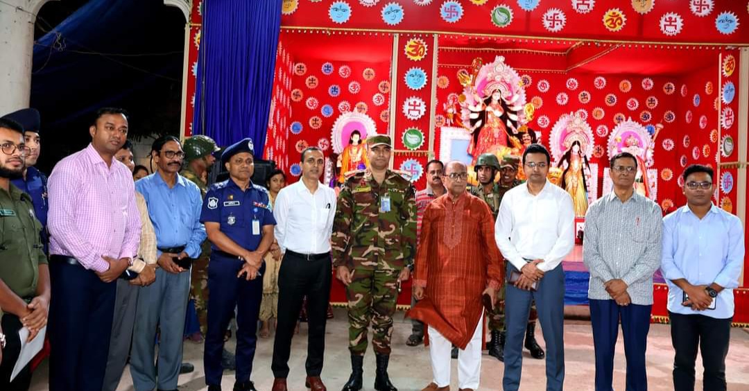 পূজা মণ্ডপ পরিদর্শনে ডিসি, এসপি ও সেনা কর্মকর্তা
