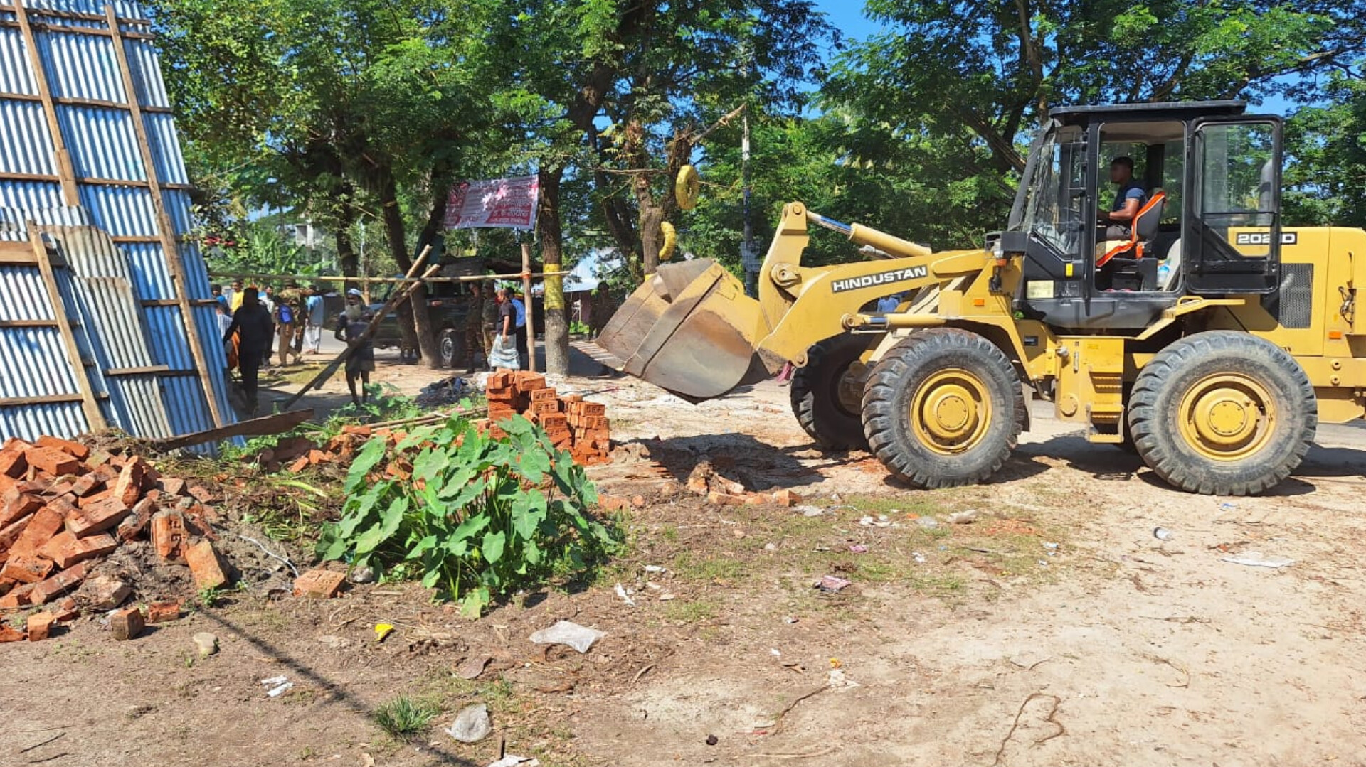 বাকিলায় সওজের সম্পত্তি দখলমুক্ত