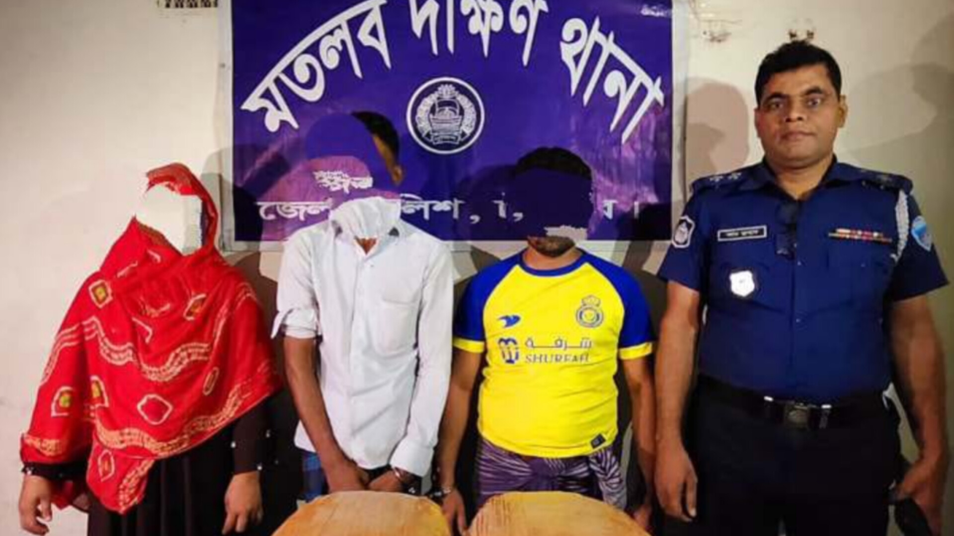 মতলবে ১০ কেজি গাঁজাসহ আটক ৩