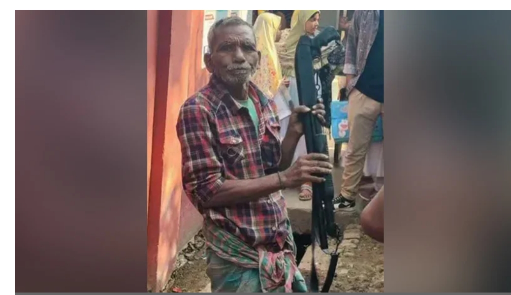 নালা পরিষ্কার করতে গিয়ে মিলল থানার লুট হওয়া অস্ত্র