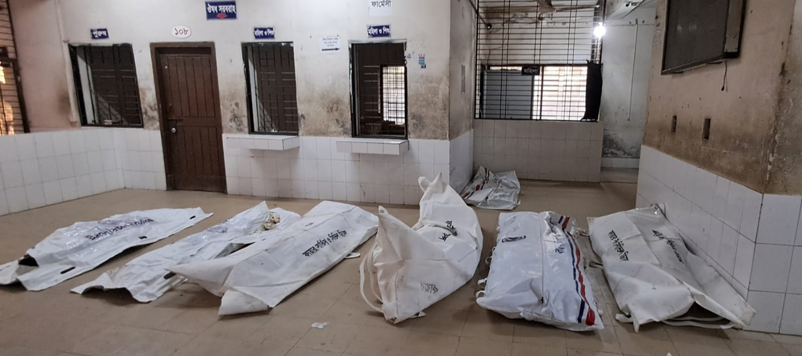 চিকিৎসাধীন জুয়েল নৌ পুলিশকে জানিয়েছে, এই ছেলেই ছিলো সেই ঘাতক