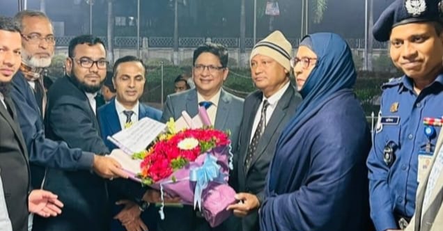 বিচারপতি হামিদুর রহমানকে চাঁদপুর জেলা আইনজীবী সমিতির ফুলেল শুভেচ্ছা