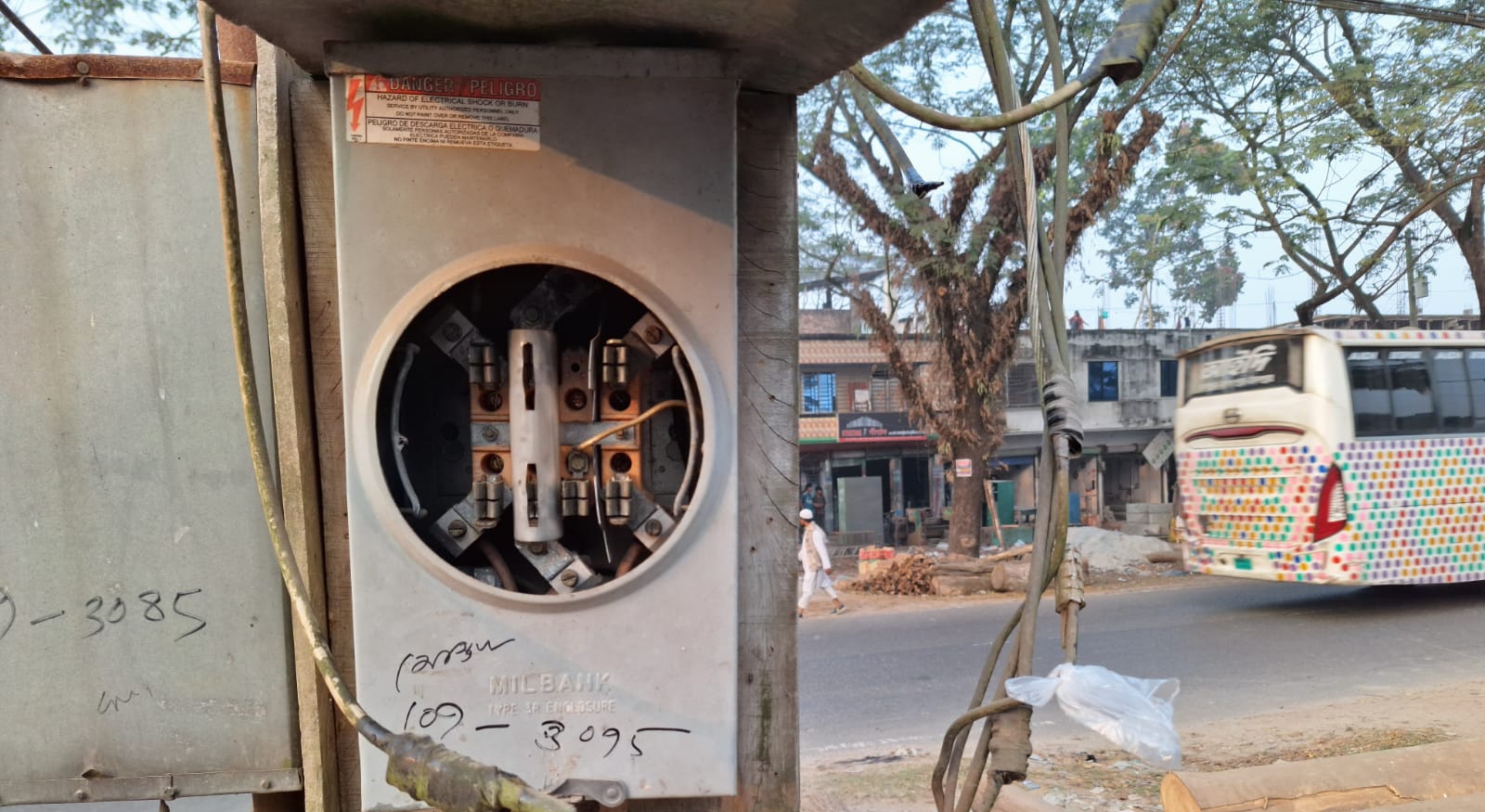 চোরকে টাকা পাঠিয়ে ফিরিয়ে আনা হয়েছে ৩টি মিটার