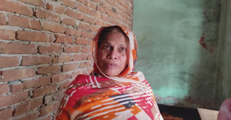 স্বঘোষিত যুবলীগ নেতা কর্তৃক অসহায় বিধবা নারীর বসতবাড়ি দখলের অভিযোগ