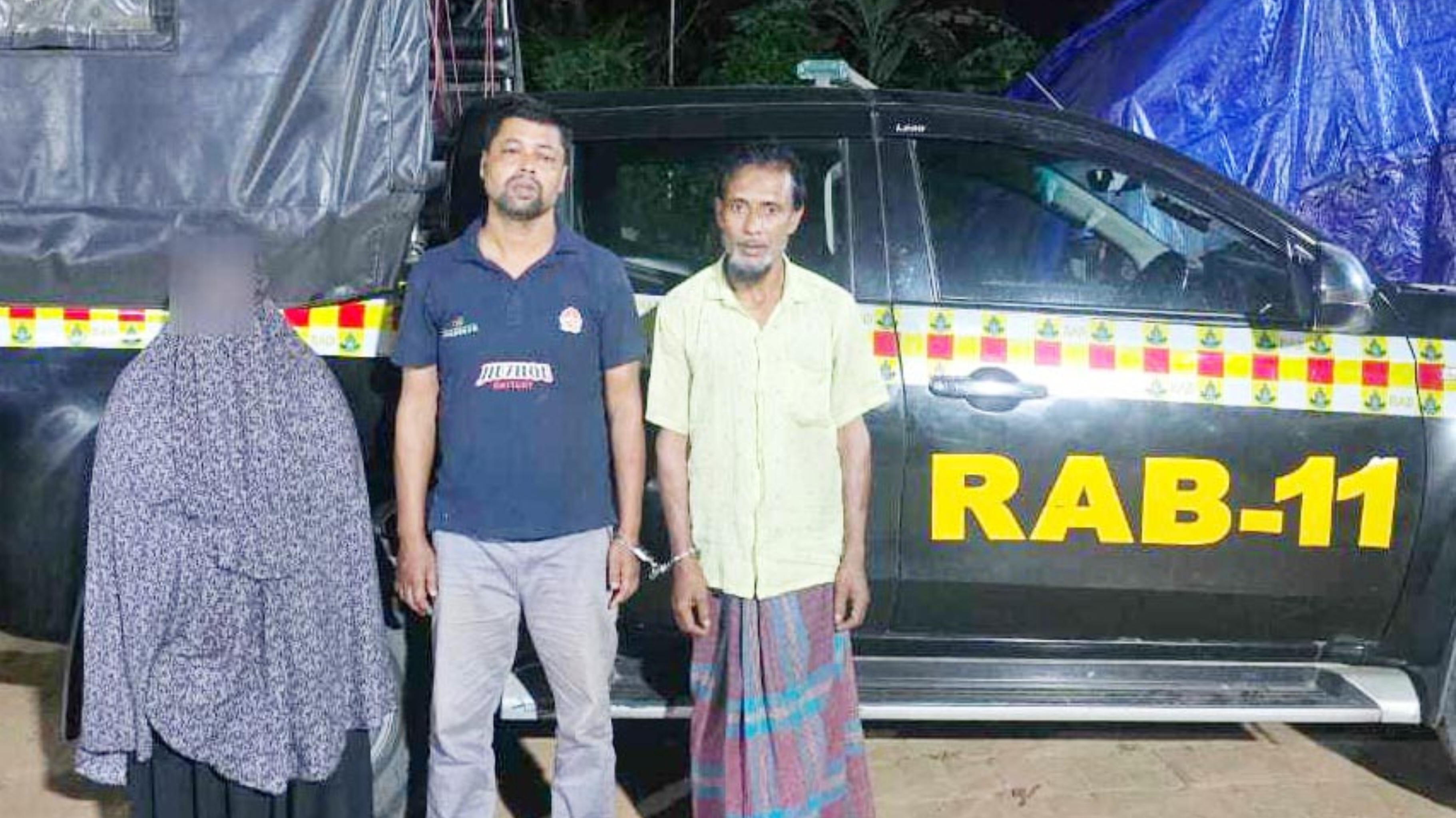 র্যাবের অভিযানে ৩৭ কেজি গাঁজা ও ৪৩ বোতল ফেন্সিডিলসহ চার মাদক ব্যবসায়ী আটক