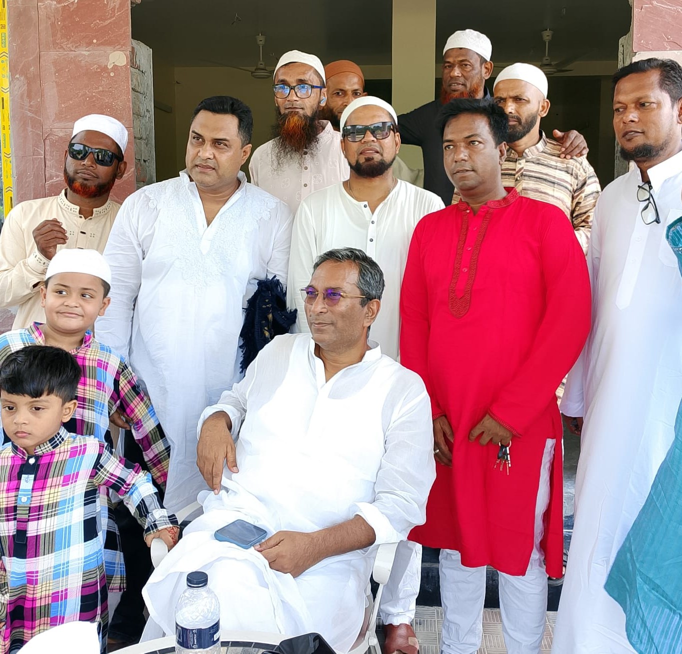 নেতা-কর্মীদের সাথে শেখ ফরিদ আহমেদ মানিকের ঈদ শুভেচ্ছা বিনিময়