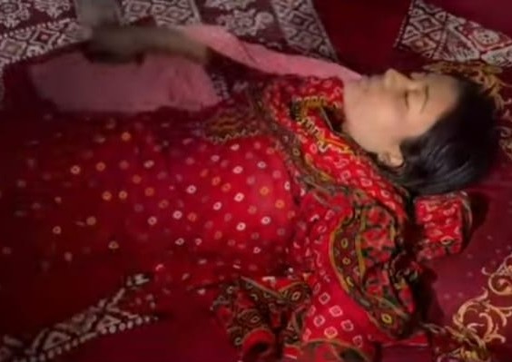 মতলব উত্তরে সিলিং ফ্যানে গলায় ওড়না পেঁচানো গৃহবধূর লাশ উদ্ধার