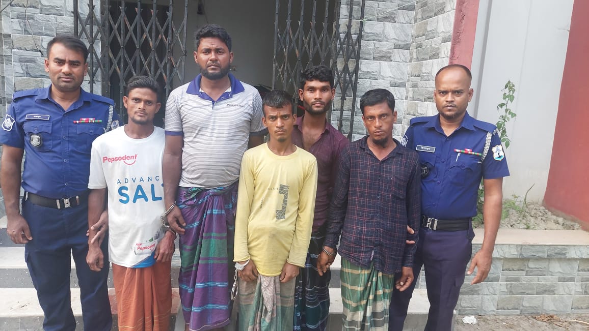 নীলকমল নৌ পুলিশ কর্তৃক জাল জাটকা জব্দ।। ৫ জেলে আটক