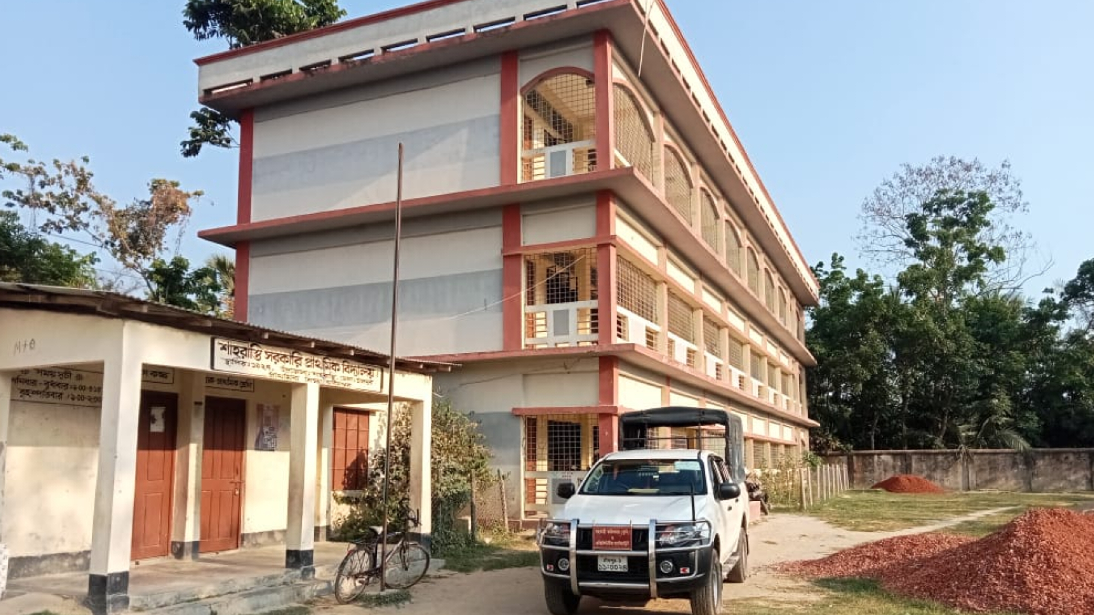 শাহরাস্তিতে বাউবি পরীক্ষা কেন্দ্রে বড় ধরনের অনিয়ম!