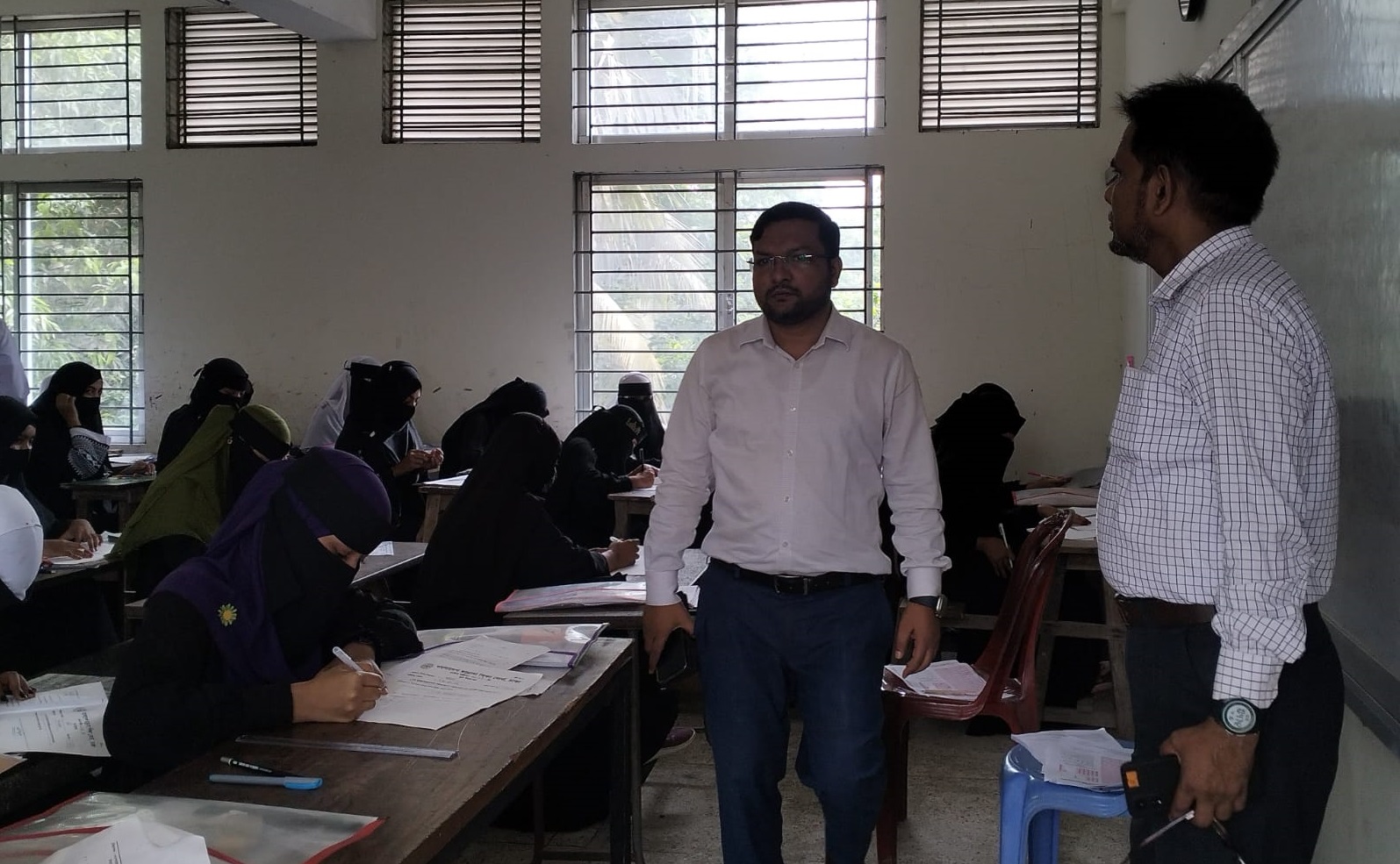 কচুয়ায় এসএসসি ও সমমানের পরীক্ষায় অসদুপায় অবলম্বন করায় তিন শিক্ষক ও তিন শিক্ষার্থী বহিষ্কার