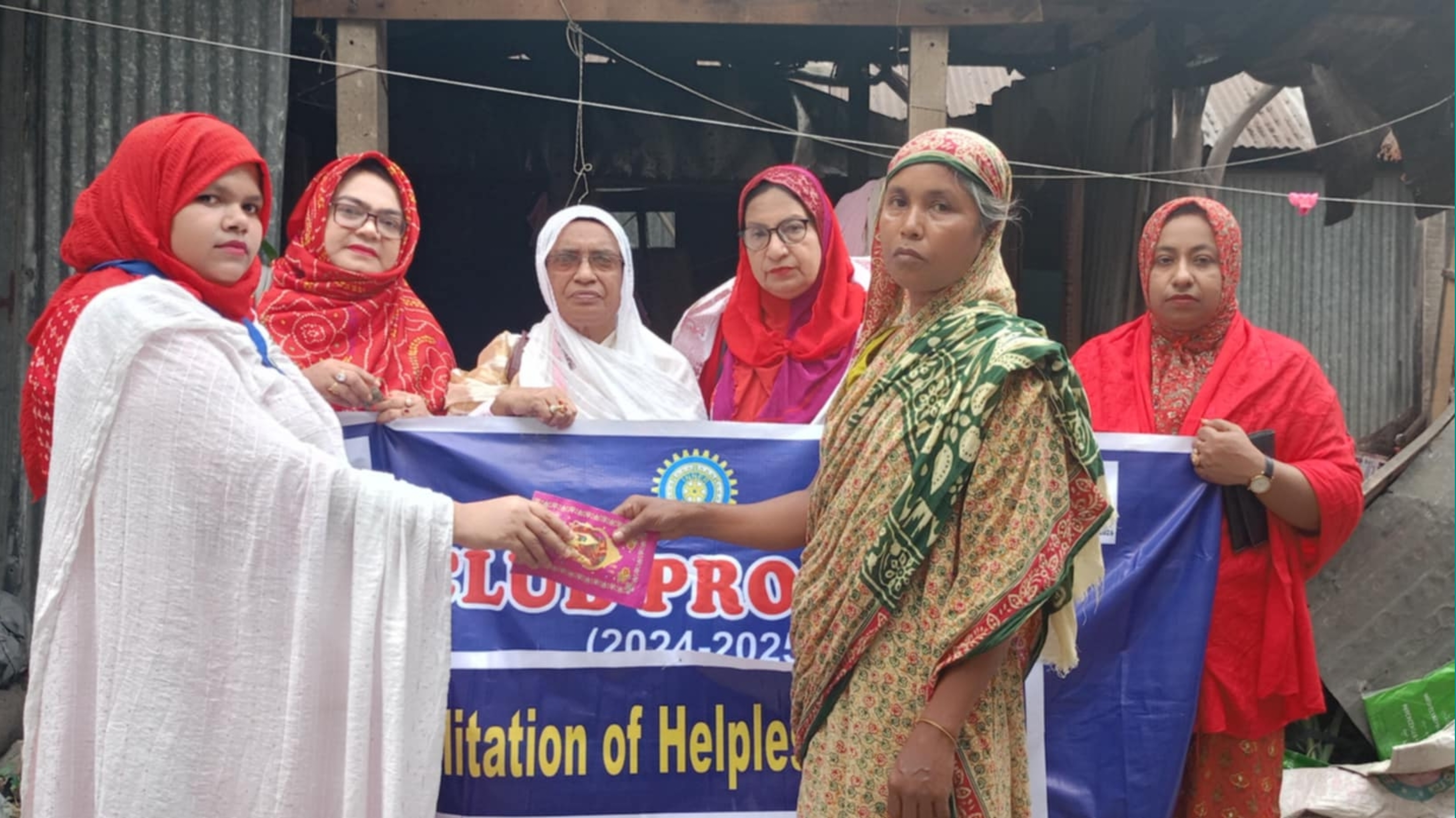 অগ্নিকাণ্ডে ক্ষতিগ্রস্ত পরিবারের সহায়তায় ইনার হুইল ক্লাব অব চাঁদপুর সেন্ট্রালের নগদ অর্থ প্রদান