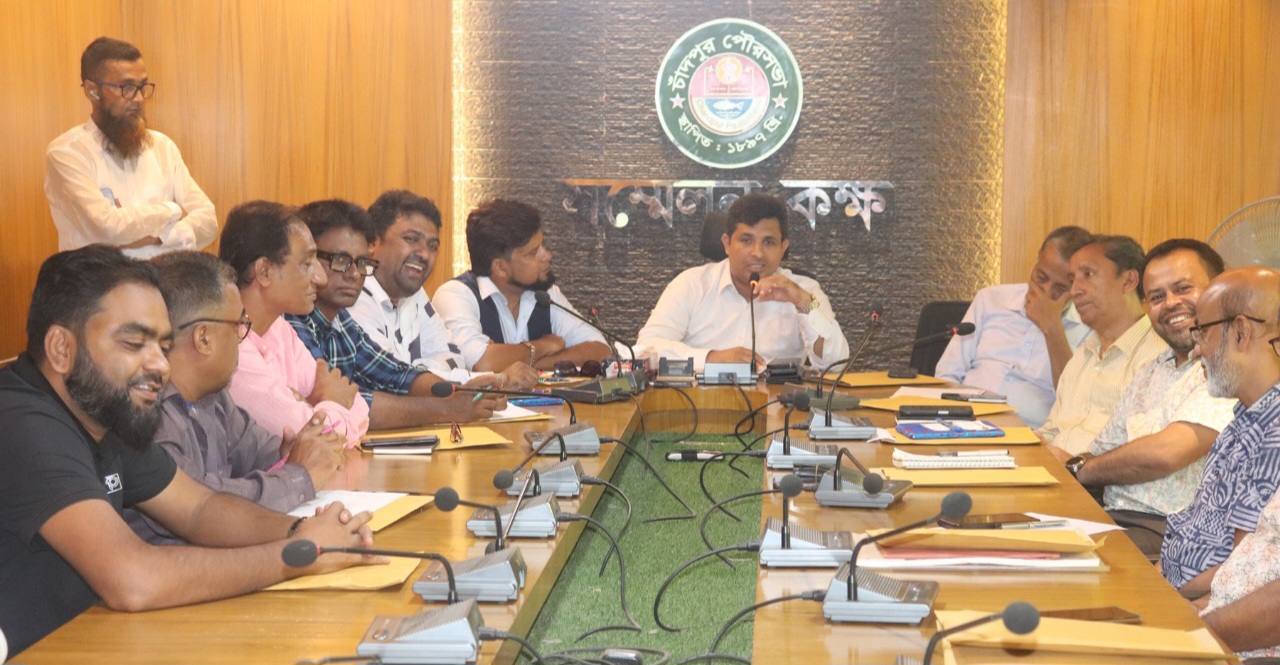 চাঁদপুর শহরকে যানজটমুক্ত রাখতে স্টেক হোল্ডারদের নিয়ে পৌরসভায় কর্মশালা