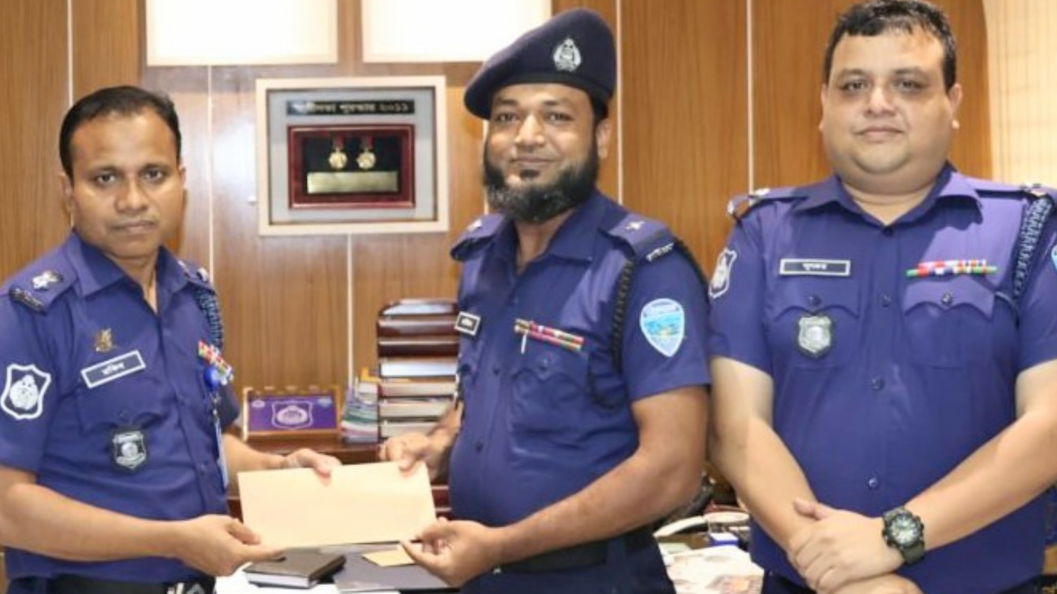 অস্ত্র উদ্ধারের সফলতায় জেলা পুলিশের বিশেষ পুরস্কার পেলেন এএসআই রবিউল