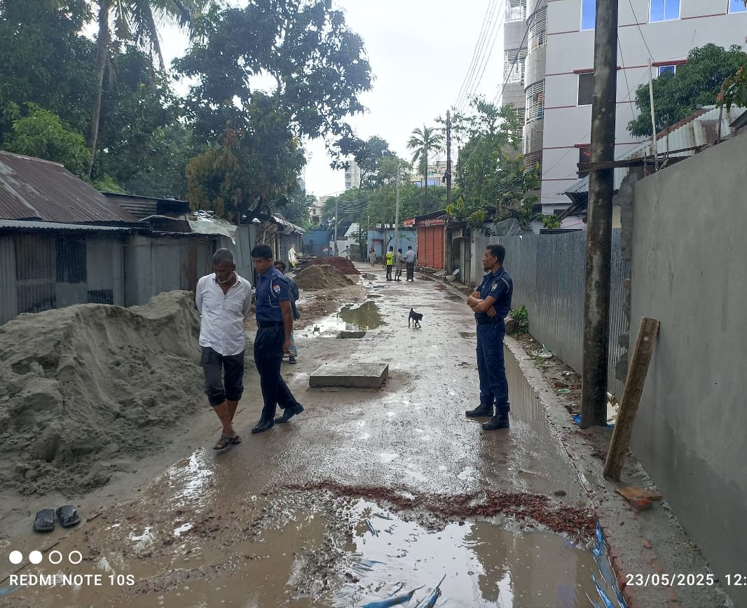 আলিম পাড়া-গাঙ্গুলি পাড়া সংযোগ সড়কের নির্মাণ কাজ ফের বন্ধ হওয়ায় ভোগান্তি চরমে