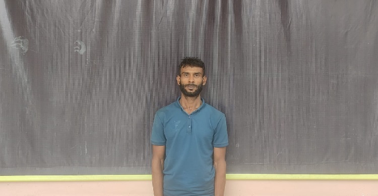 ২৯৮ বোতল স্কাফসহ ০১ জন মাদক ব্যবসায়ী গ্রেফতার