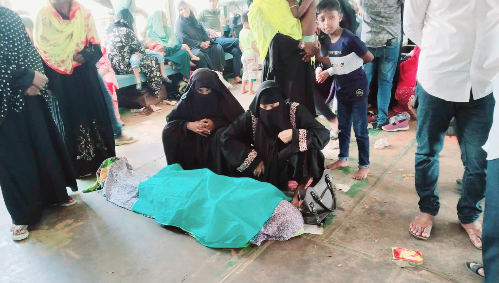 চাঁদপুর থেকে ঢাকাগামী লঞ্চে এক নারী যাত্রীর মৃত্যু