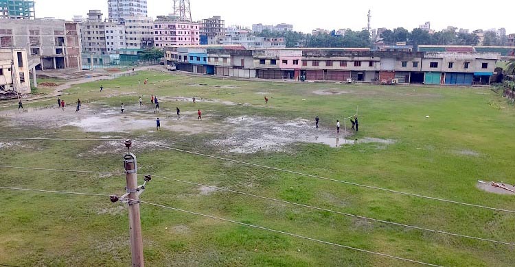 চাঁদপুর আউটার স্টেডিয়ামে ড্রেন নির্মাণ শেষ হলেও খেলাধুলায় স্বাচ্ছন্দ্য ফেরেনি