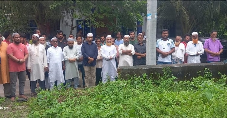 হাজীগঞ্জে ব্যারিস্টার কামালের গণসংযোগ ও প্রয়াত নেতৃবৃন্দের কবর জিয়ারত
