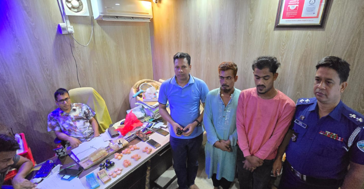 নোয়াখালীতে ৬ হাজার পিস ইয়াবাসহ ২ মাদক কারবারি আটক