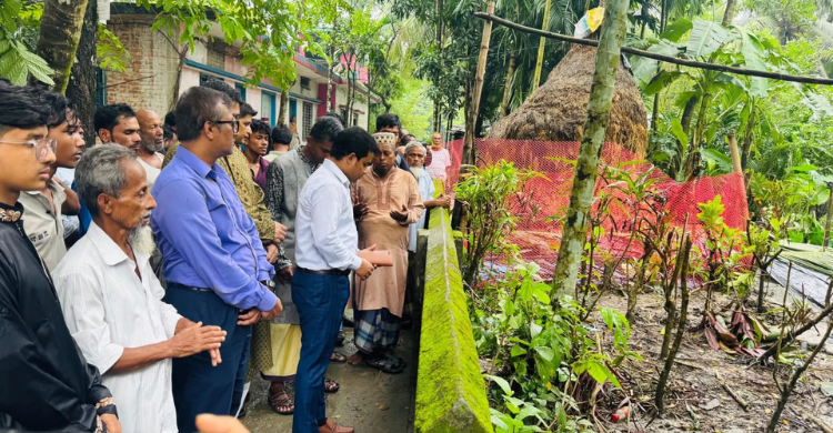 লক্ষ্মীপুরে মহাসড়কে একই পরিবারের ৭ জনের মৃত্যু : থামছে না স্বজনদের আহাজারি, চালককে গ্রেফতার দাবি, প্রশাসনের আর্থিক সহযোগিতা