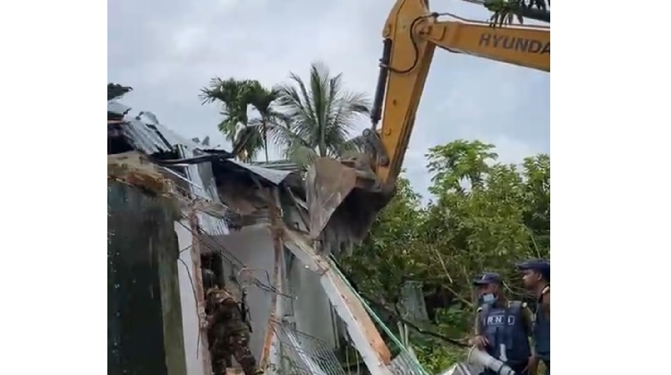 শ্রীমঙ্গলে রেলওয়ের জমি থেকে অবৈধ স্থাপনা উচ্ছেদ