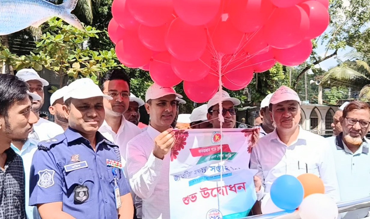 দেশীয় প্রজাতির মাছ উৎপাদনে উদ্যোগ ও আগ্রহ বাড়াতে হবে