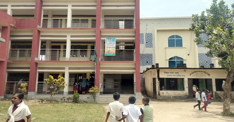 সরকারি বিদ্যালয়ের শিক্ষক সঙ্কট নিয়ে সরকারের উদাসীনতা!