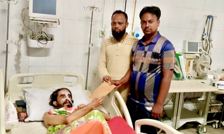 অসুস্থ সাংবাদিক সোবহান ফারুককে বিএনপি নেতা তানভীর হুদার আর্থিক সহায়তা প্রদান