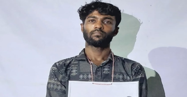 যৌথবাহিনী কর্তৃক হাজীগঞ্জ উপজেলায় তালিকাভুক্ত মাদক ব্যবসায়ী আটক