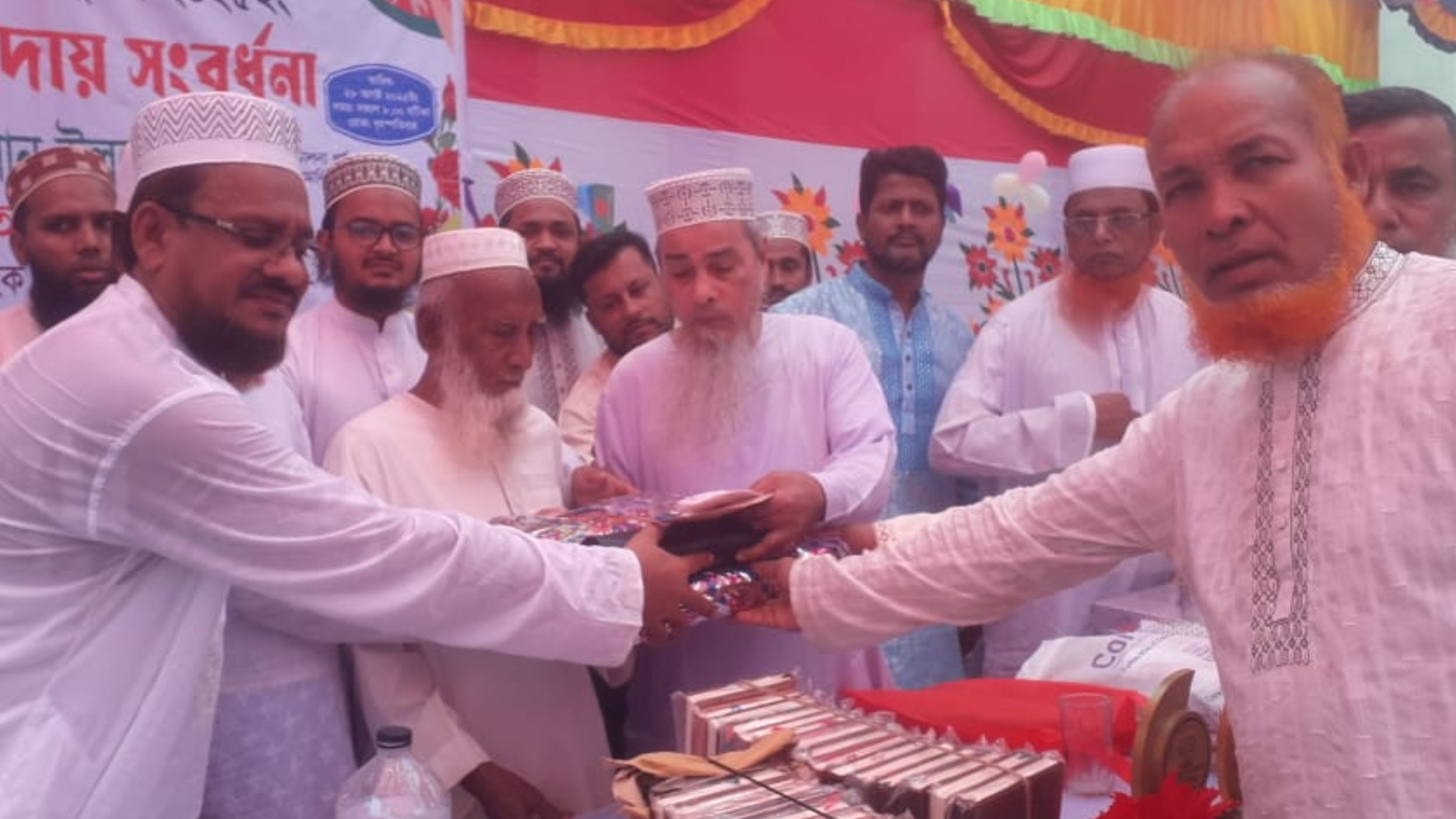 হাজীগঞ্জে মাদ্রাসার শিক্ষককে বিদায় সংবর্ধনা ও বার্ষিক ক্রীড়ার পুরস্কার বিতরণ