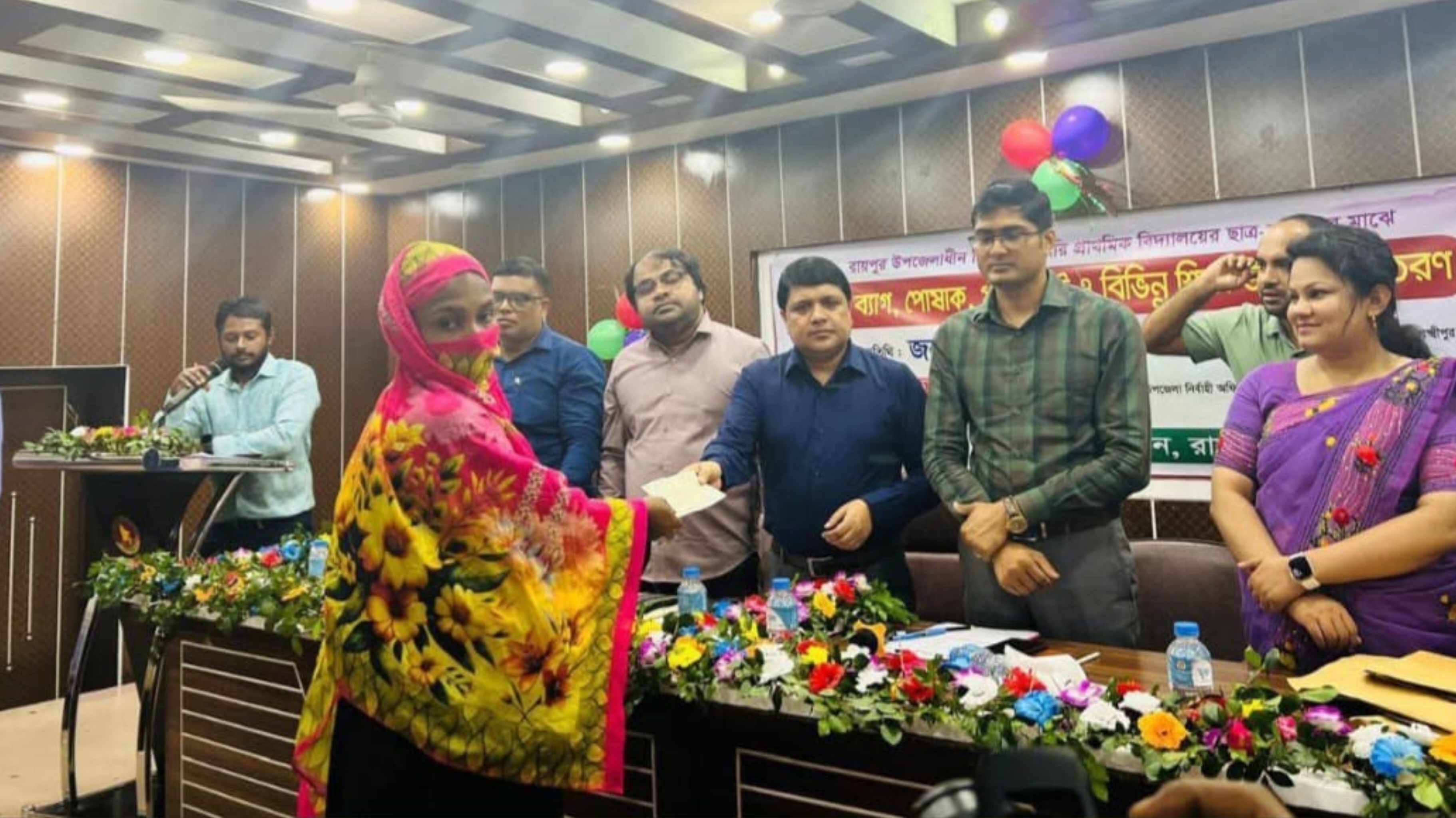 মেঘনায় মাছ ধরার ট্রলারে বিস্ফোরণ : সরকারি সহায়তা প্রদান