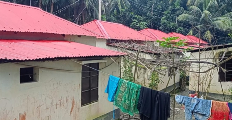 ফরিদগঞ্জে ভূমিহীনদের ঘর বেদখল