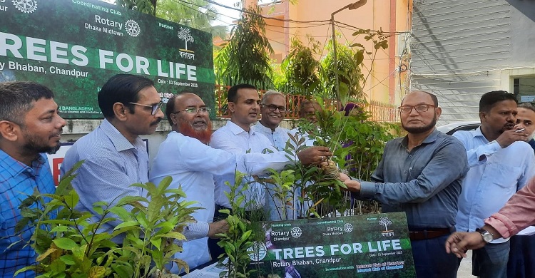 চার সহস্রাধিক গাছের চারা বিতরণ করলো চাঁদপুর রোটারী ক্লাব