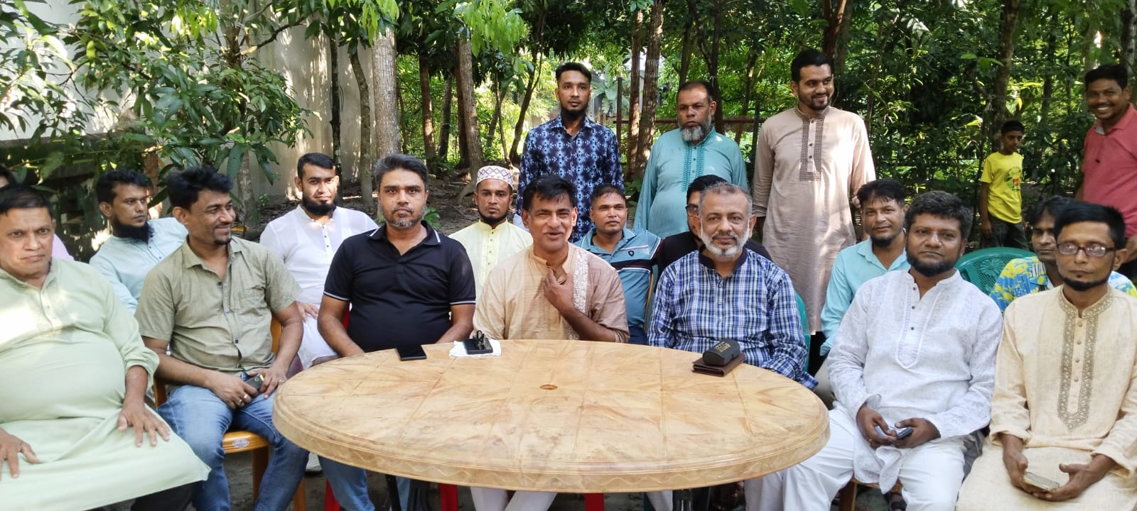 বিএনপির দু গ্রুপের সমাবেশ প্রশাসনের হস্তক্ষেপে পণ্ড।। নিজ বাড়িতে মতবিনিময় সভায় মোস্তফা খান সফরী