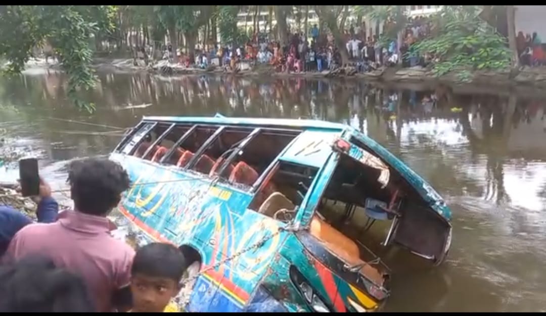 লক্ষ্মীপুরের চন্দ্রগঞ্জে আবারও সড়ক দুর্ঘটনায় ৫ জন নিহত