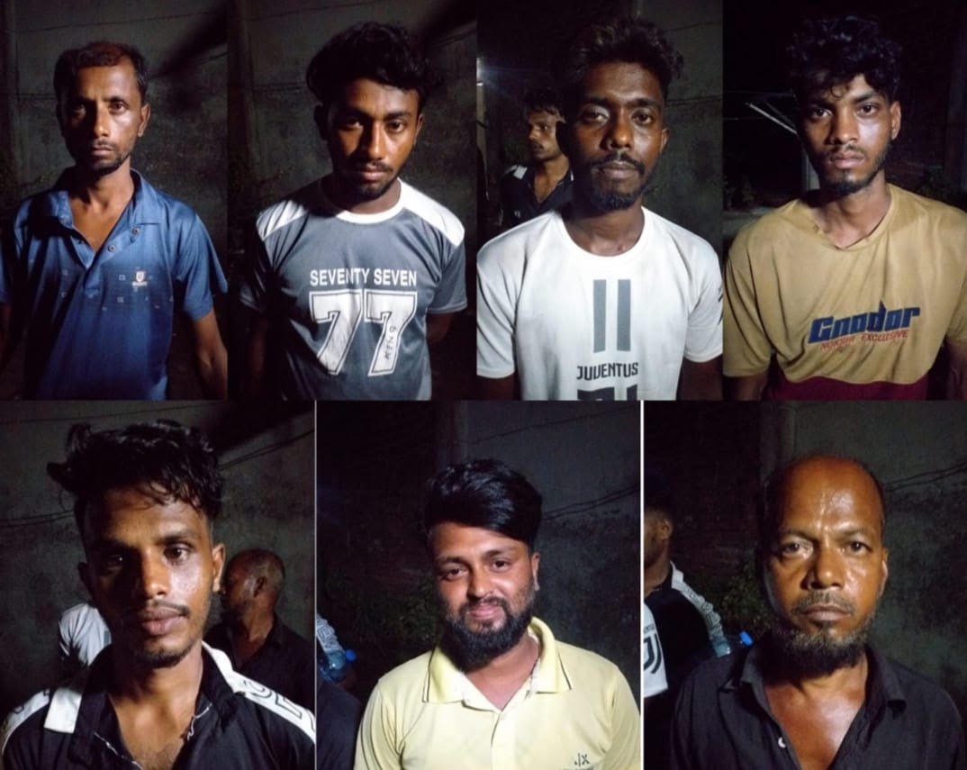 মতলব উত্তরে কারেন্ট জাল মজুদ ও বেপরোয়া বাল্কহেড চালনার অভিযোগে ৭ জন আটক