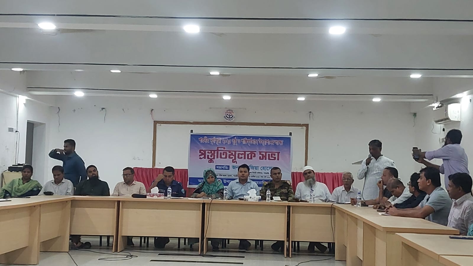 শাহরাস্তিতে দুর্গা পূজার প্রস্তুতি সভায় সড়ক সংস্কার দাবি