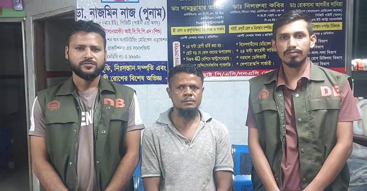 কবরস্থানে কবর দিতে পৌঁছে দেয়া জীবিত শিশুটির বাহক আটক